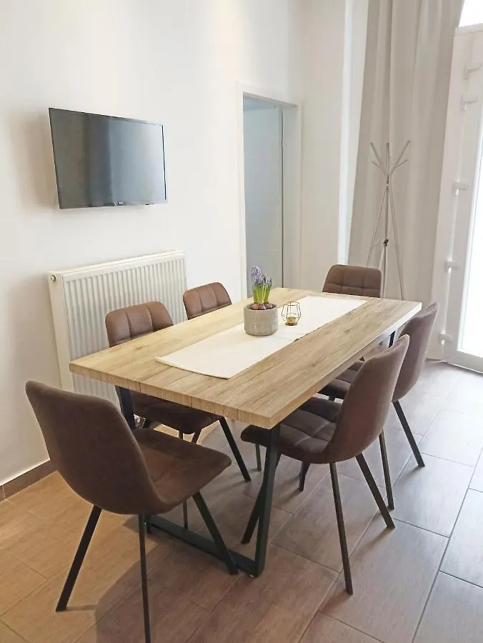 3 Bedrooms With Ensuite Bathrooms Vienna Apartment